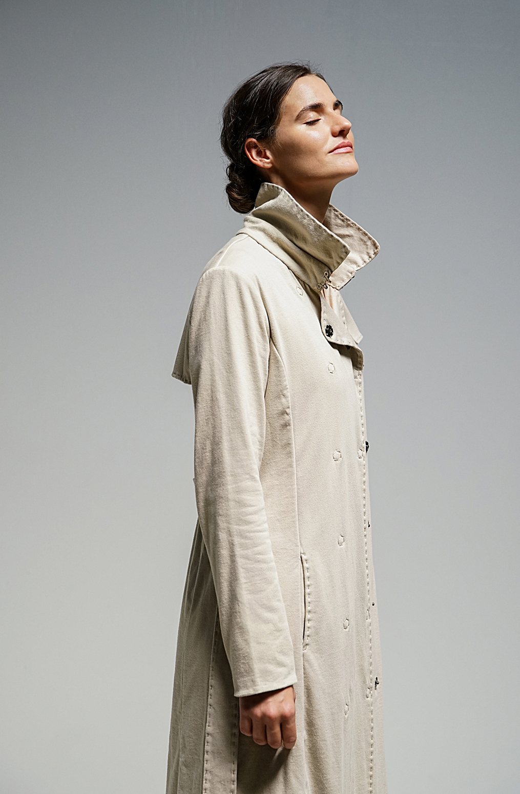 The trench basic white gold a 821x a 956 august 2019 rinne allen 6
