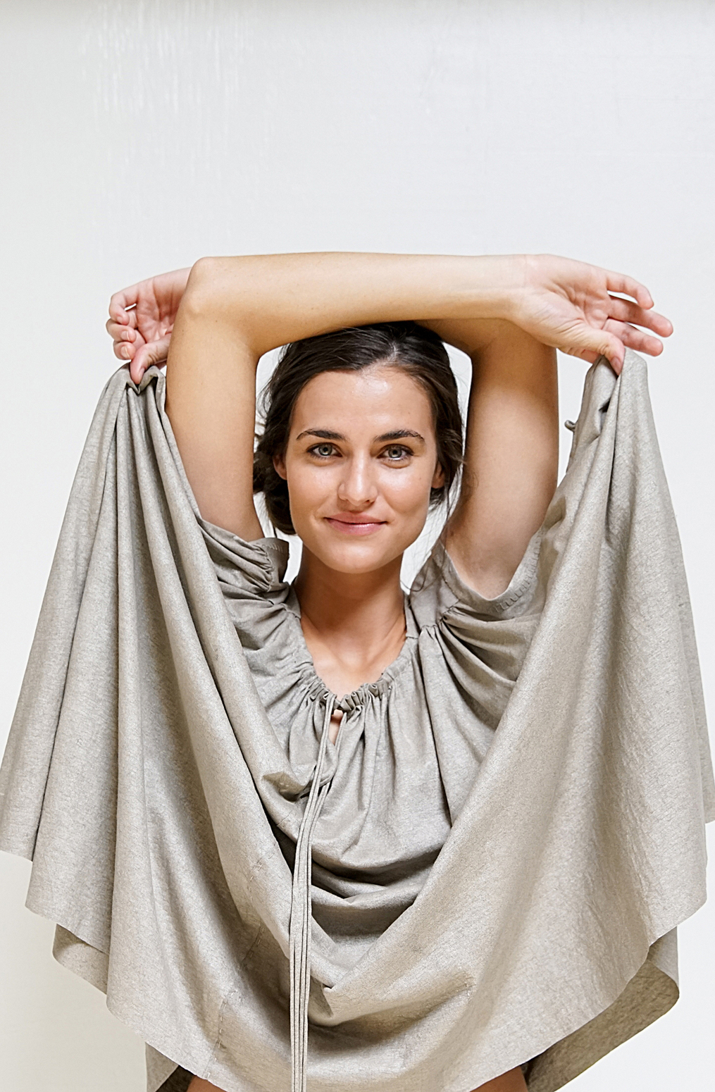 Shirred tunic basic white gold styled a 933 b a 955 august 2019 rinne allen 7