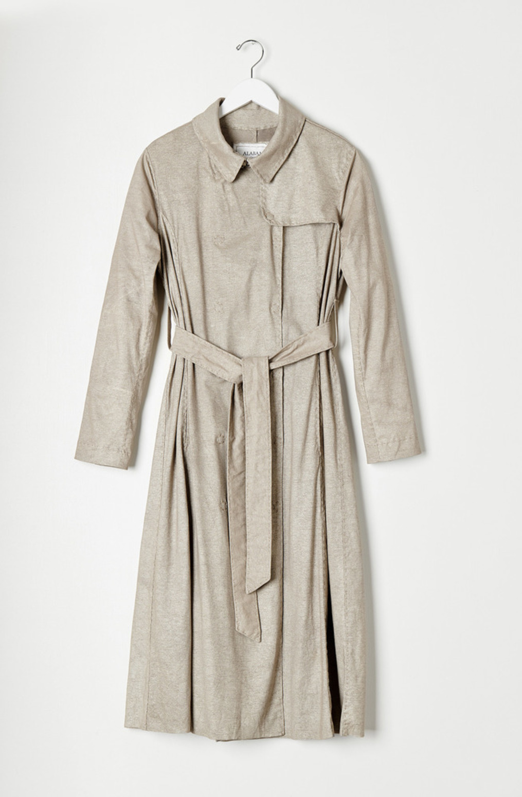 Trench basic white gold a 821x august 2019 robert rausch 0